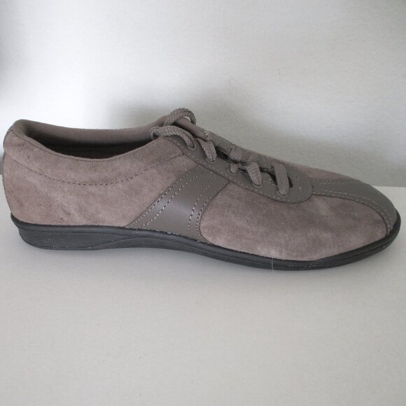 Easy Spirit "Oncue" Womens Taupe Gray Suede Lace-up Fashion Sneaker NWOB - 9M - Picture 2 of 8